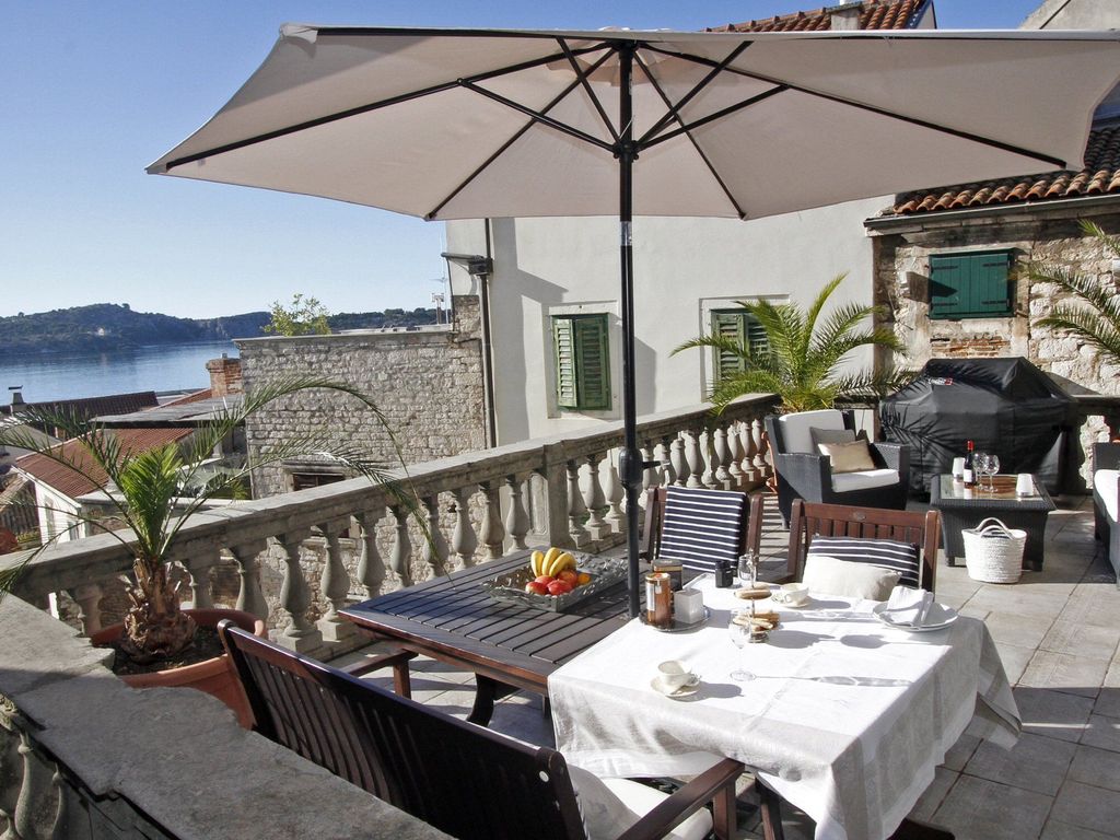 Grand Terrace Apartment