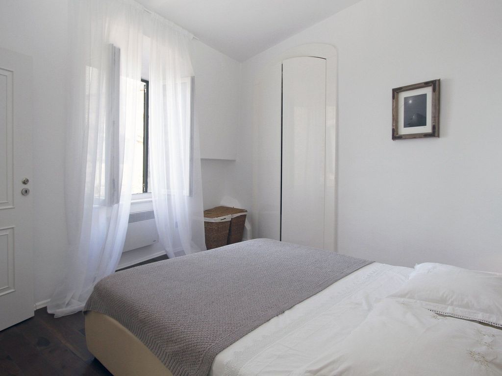 Grand Terrace Apartment