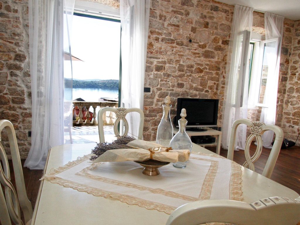 Grand Terrace Apartment