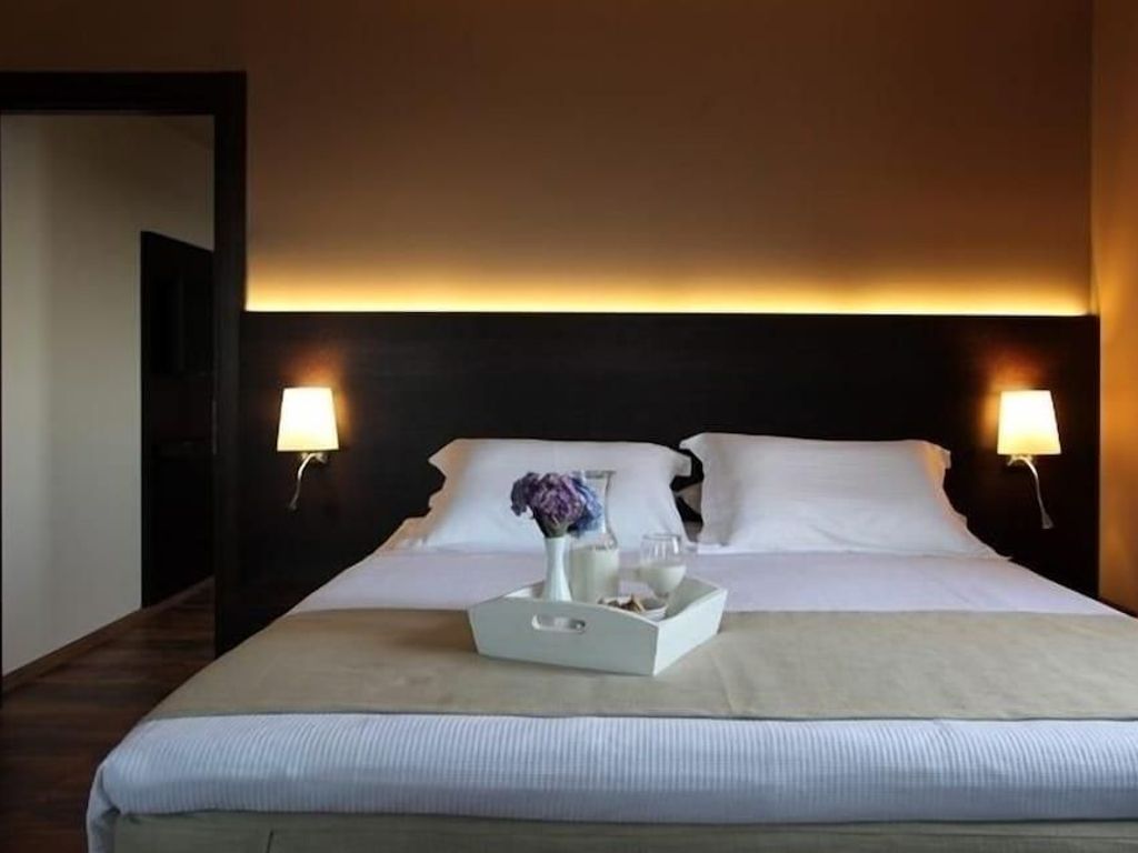 Theta Hotel