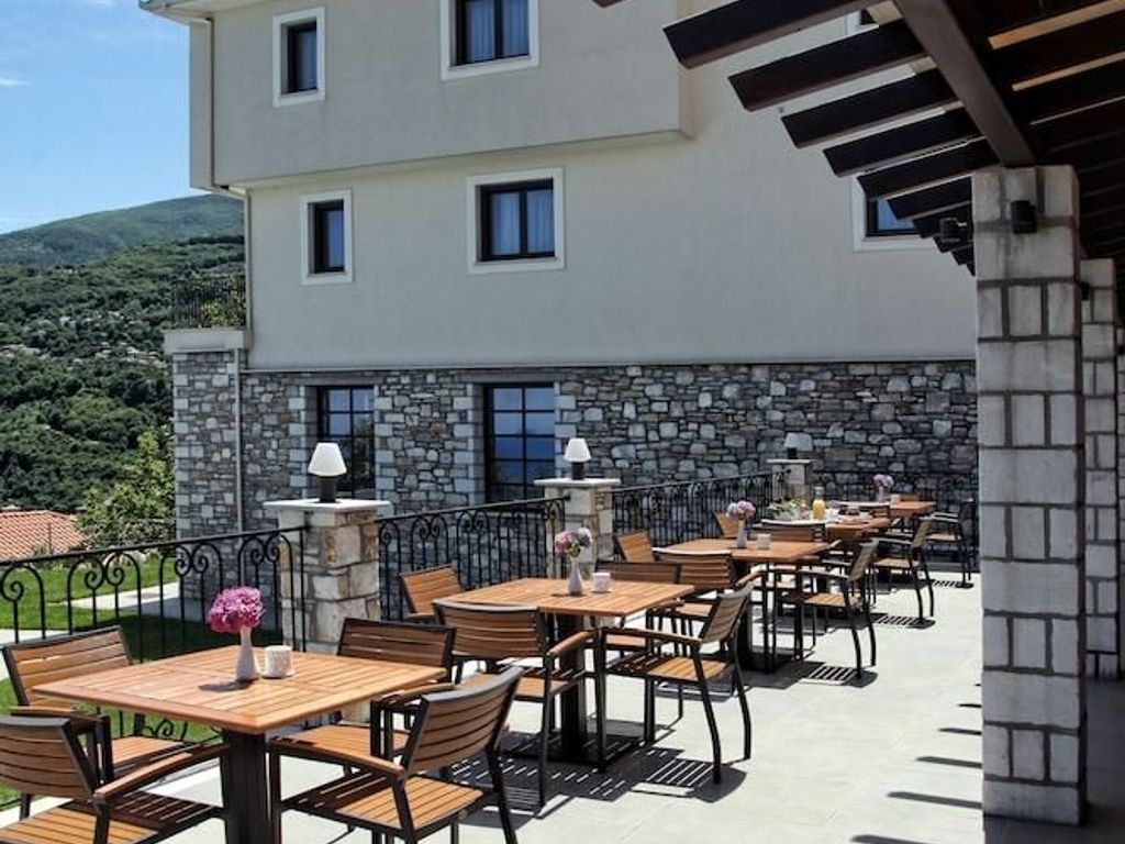 Theta Hotel