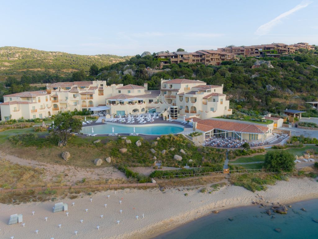 CalaCuncheddi Hotel