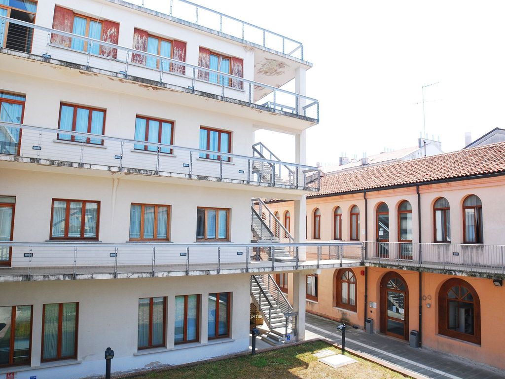 Sunny Terrace Hostel