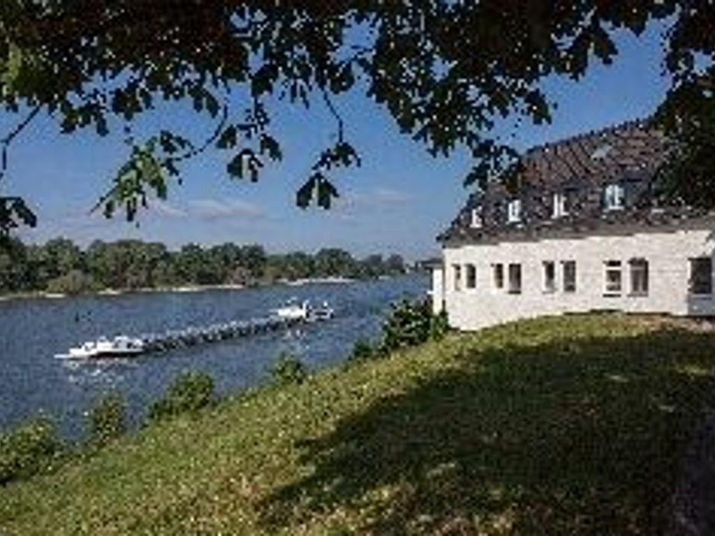 Schnellenburg am Rhein