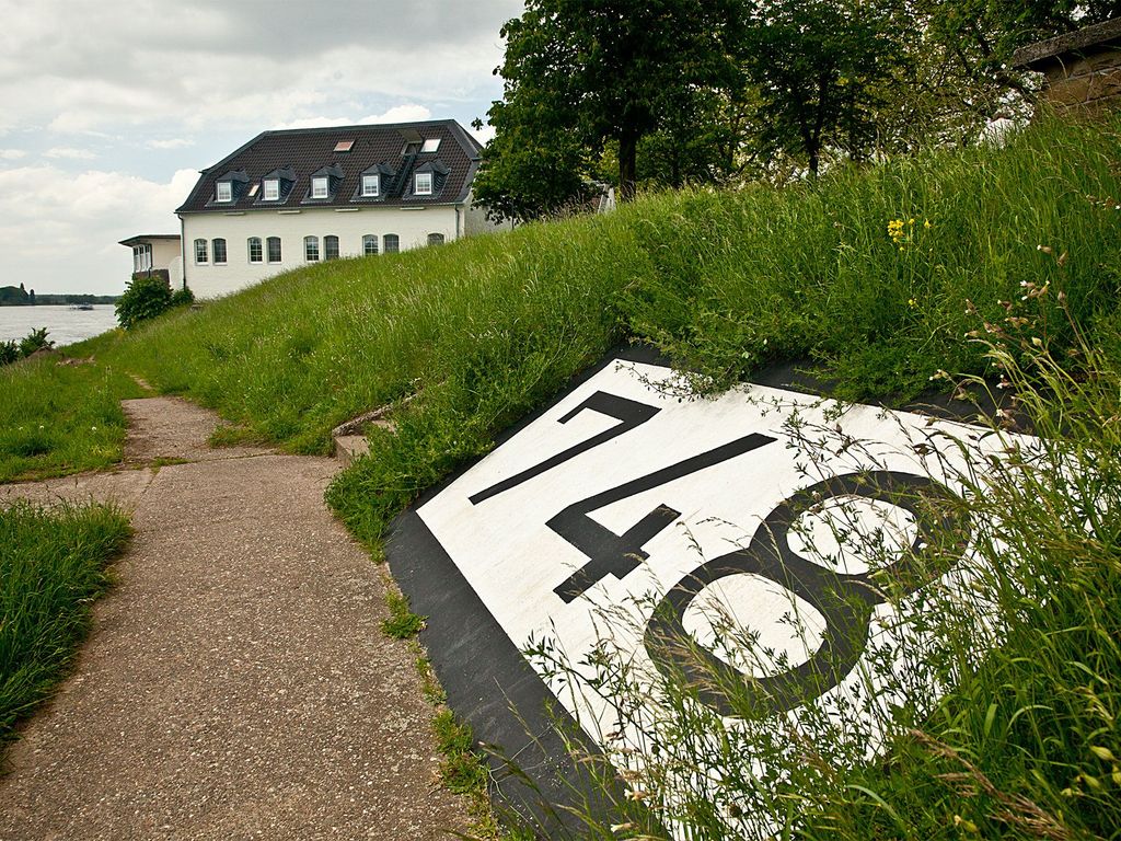 Schnellenburg am Rhein