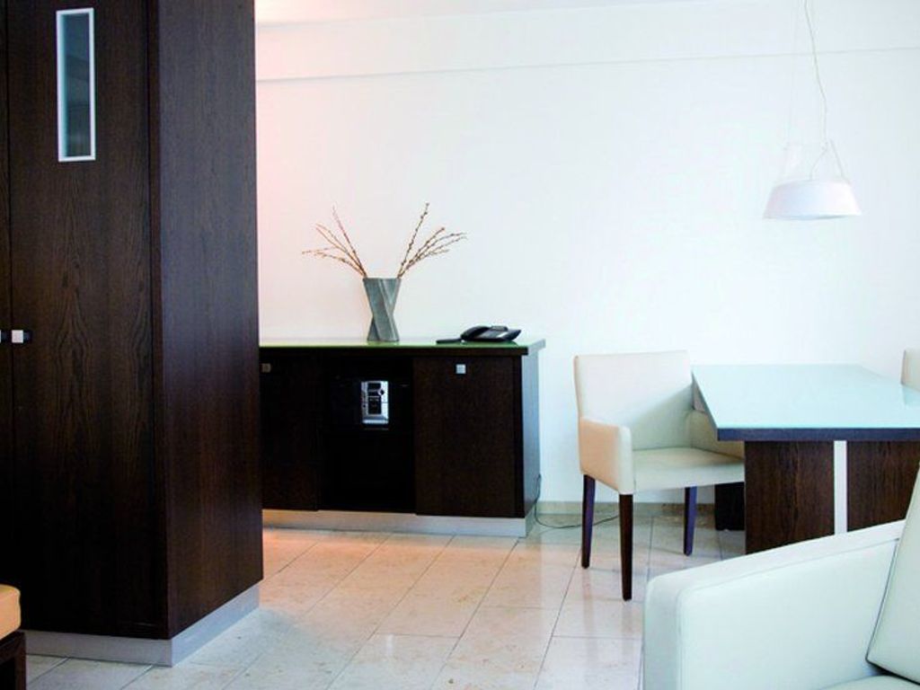 BURNS Apartments Check In: Burns Art, Bahnstr 76