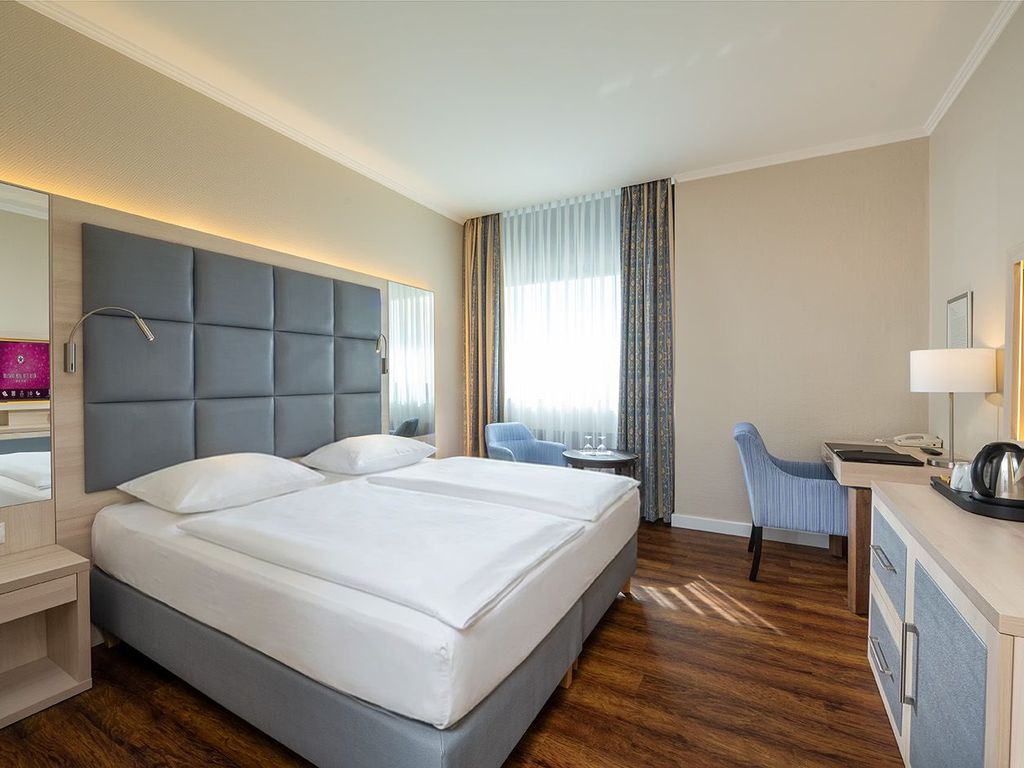 Hollywood Media Hotel