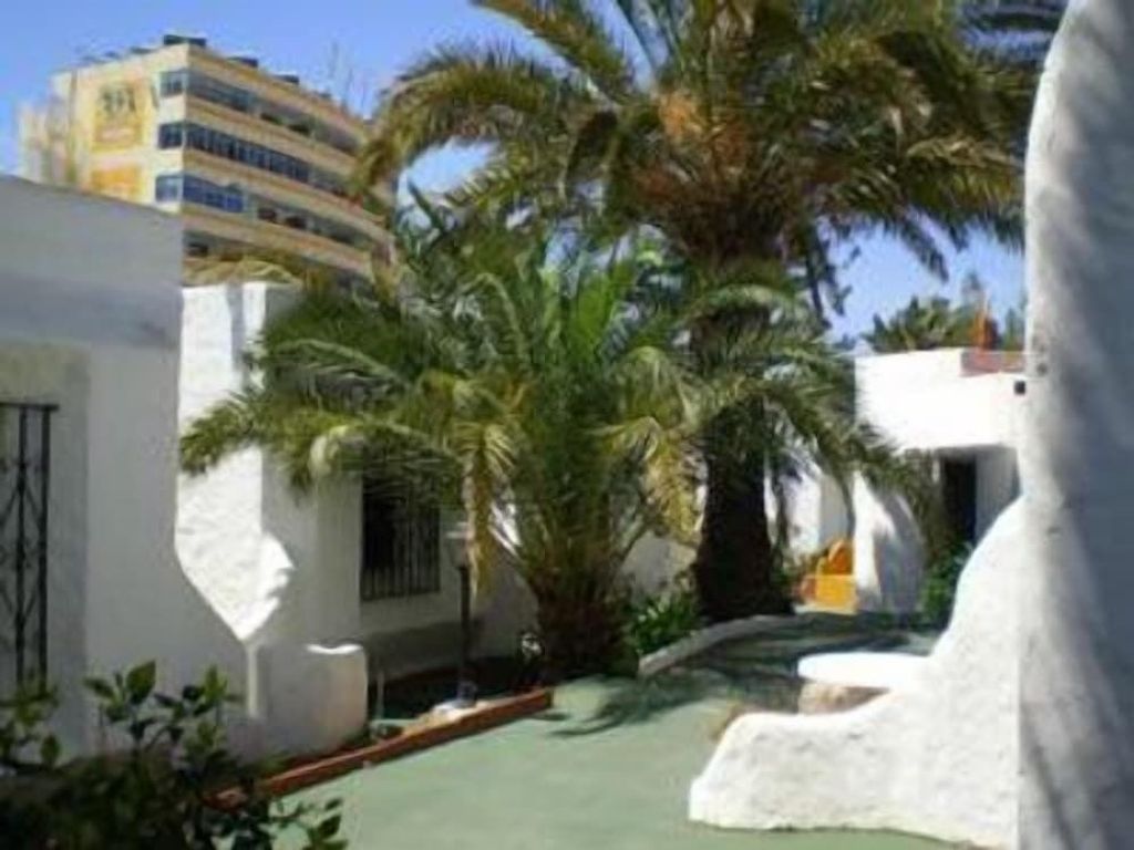 Bungalows Tenesoya - Caters to Gay Men