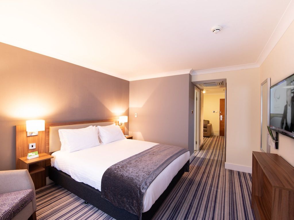 JCT.32 by IHG Holiday Inn CARDIFF - NORTH M4