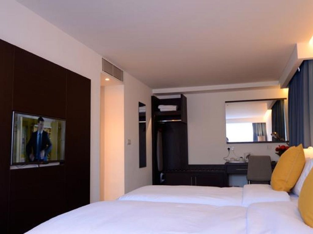 Pelican London Hotel and Residence