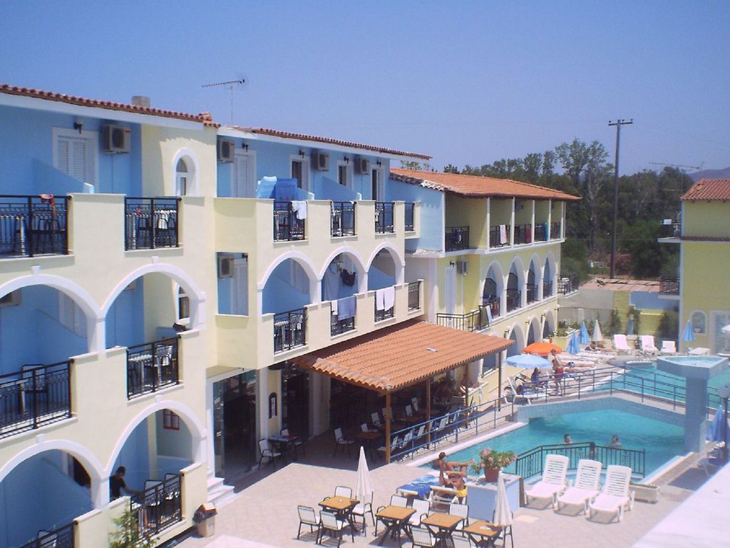 VOSSOS APARTHOTEL