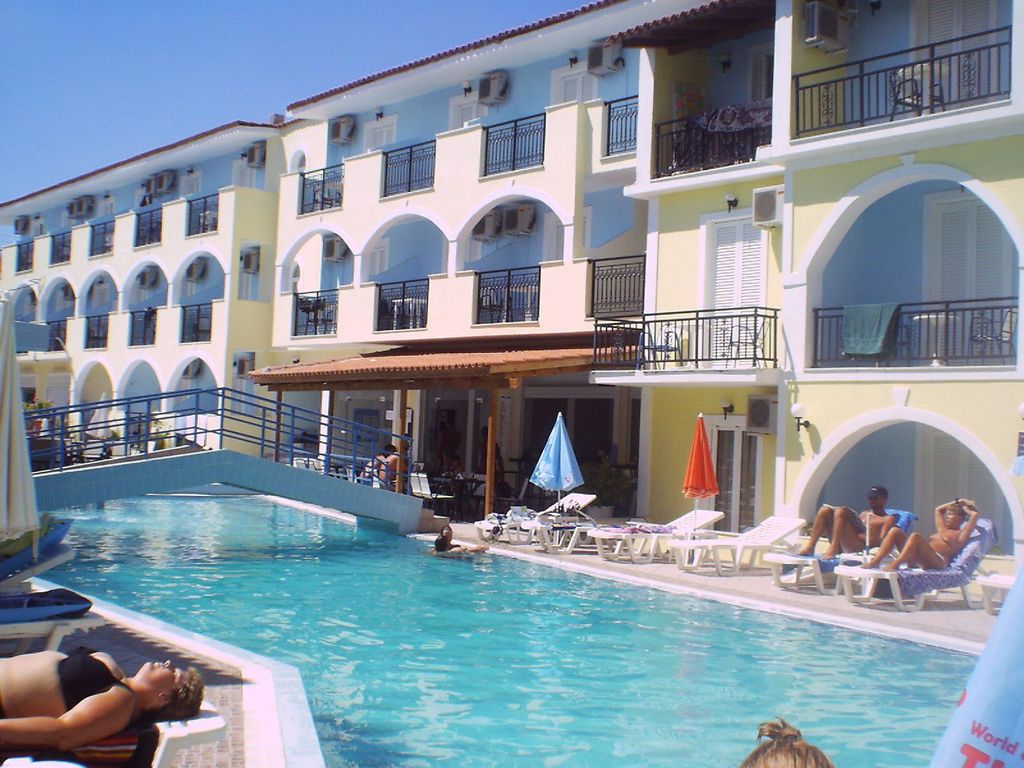 VOSSOS APARTHOTEL