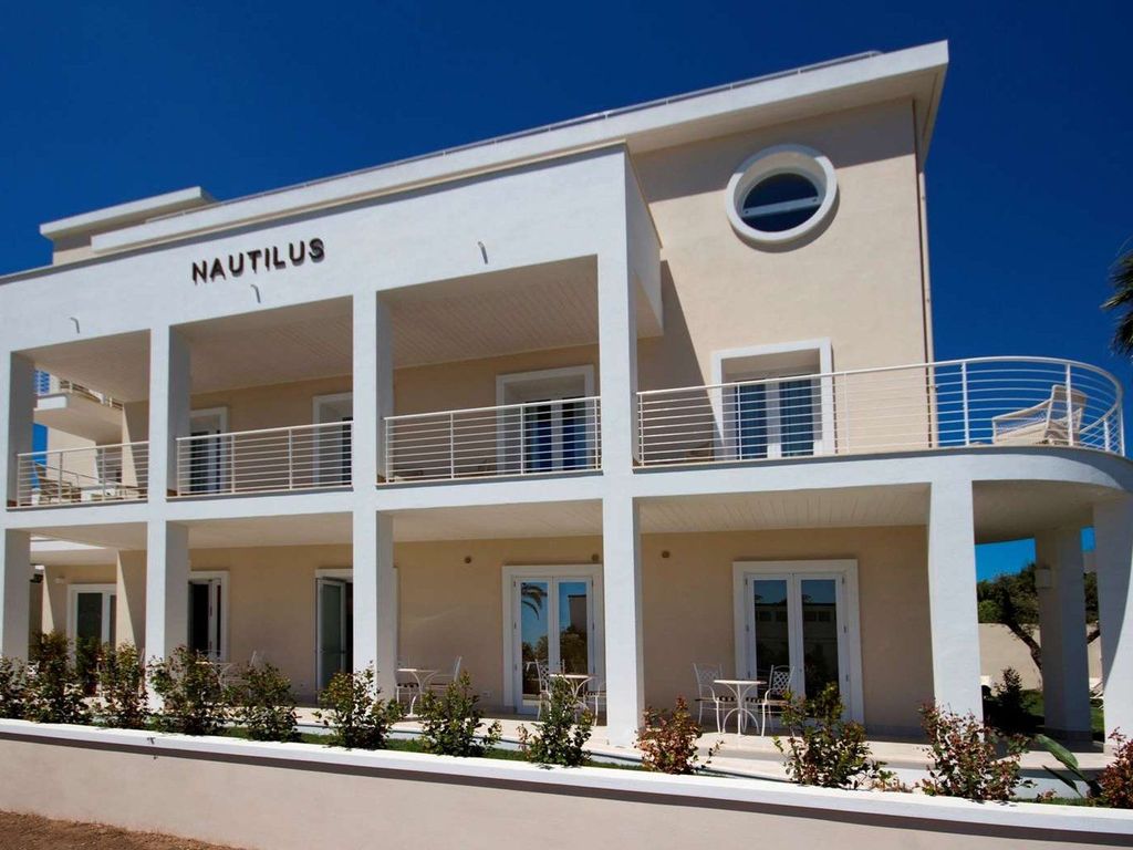 HOTEL NAUTILUS