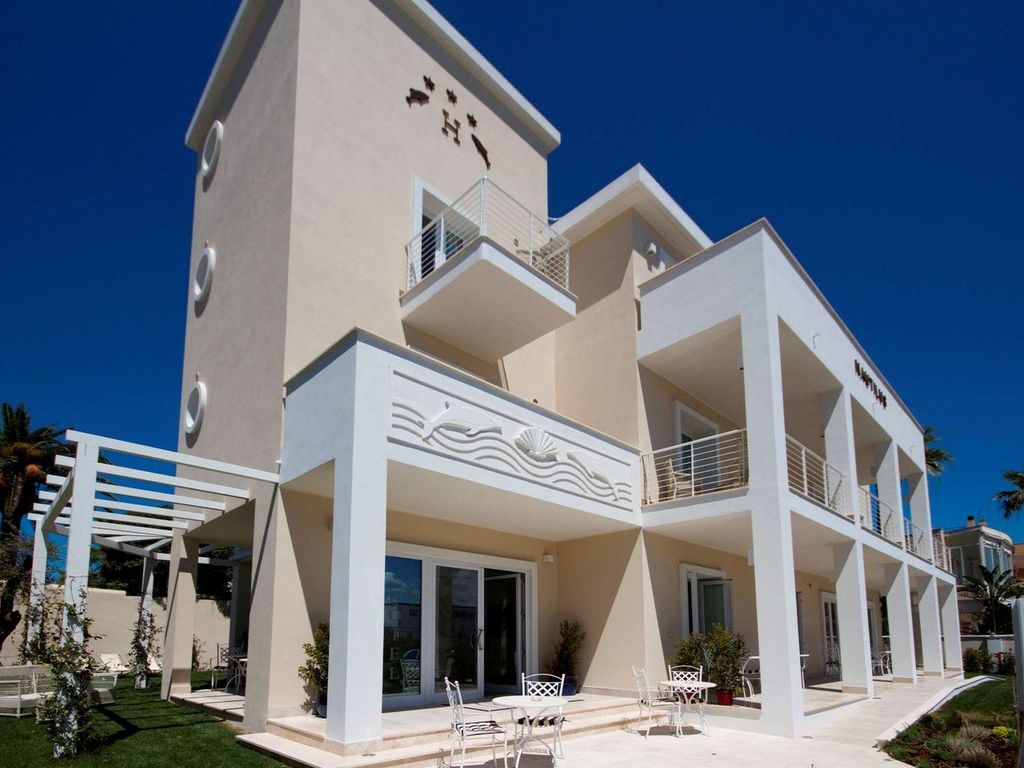 HOTEL NAUTILUS