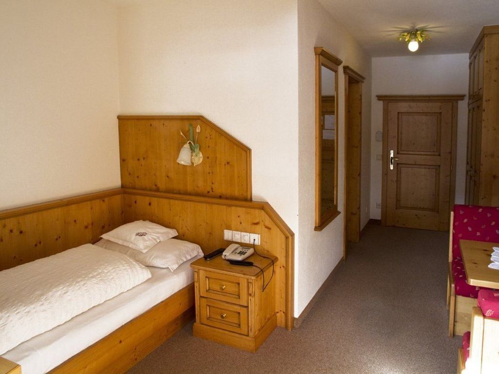 Pider 3 ***s Hotel