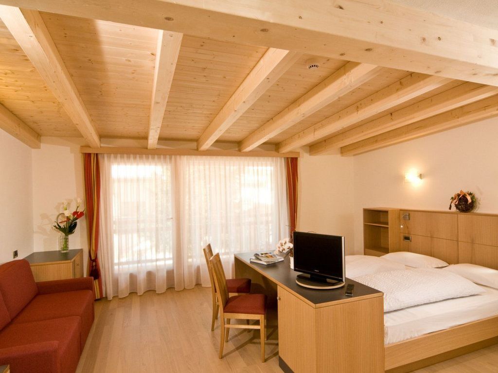 Pider 3 ***s Hotel