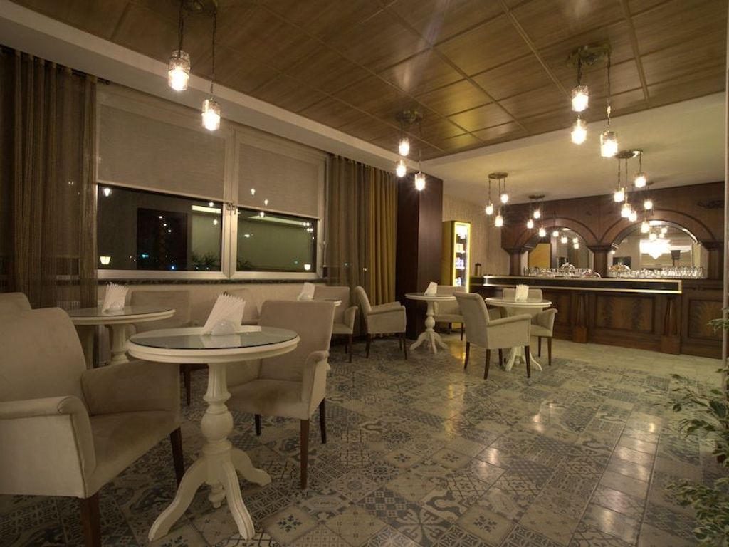 Kronos Hotel