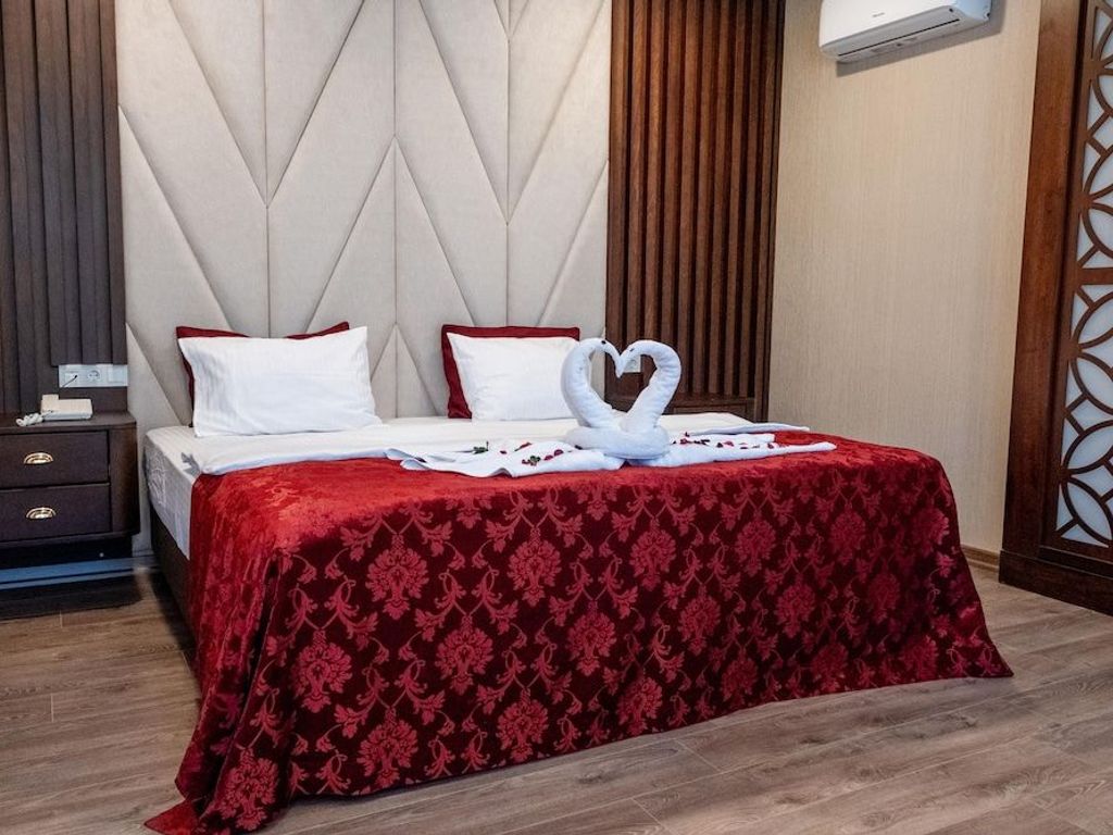 Kronos Hotel