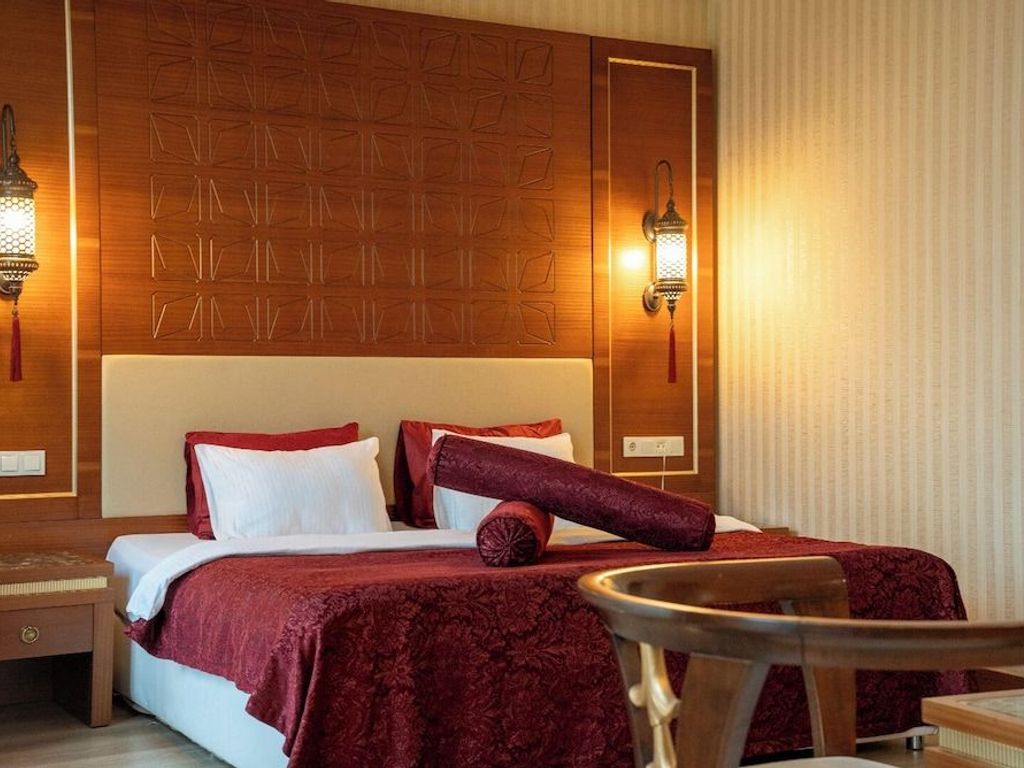 Kronos Hotel