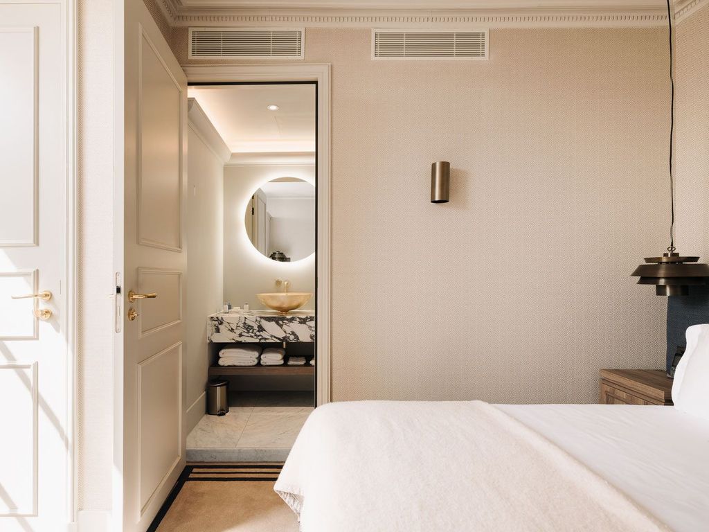 Hotel 717