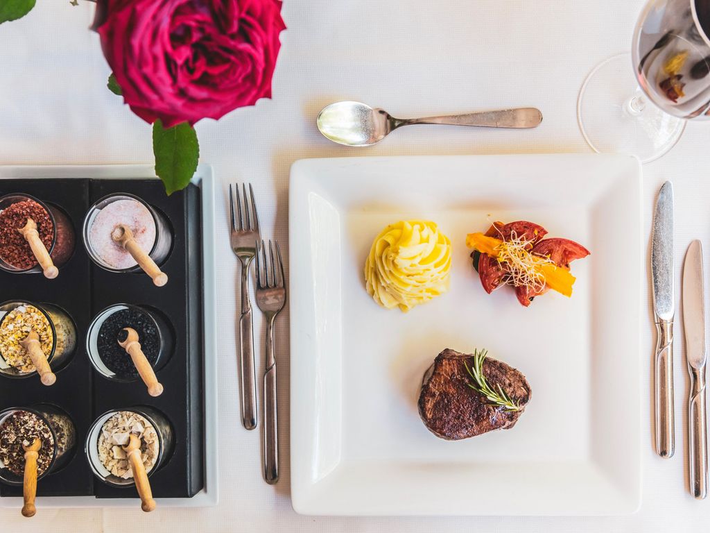 Hidalgo Suites & Restaurant
