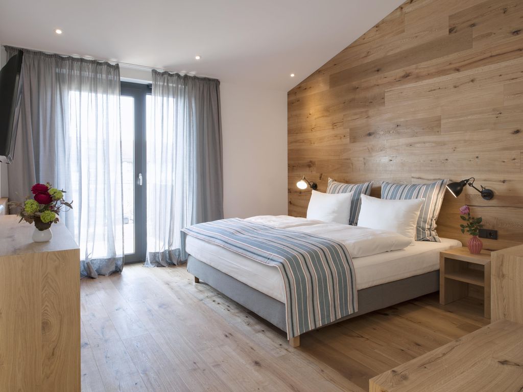 M120 Hotel