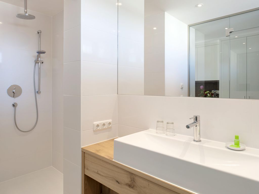 M120 Hotel