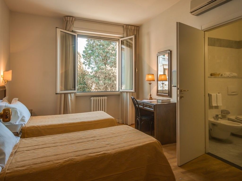 La Pace Hotel
