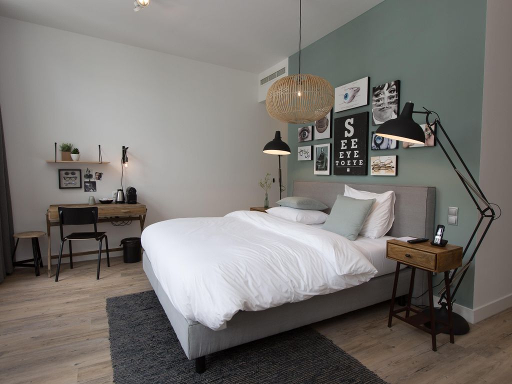 Eye Hotel