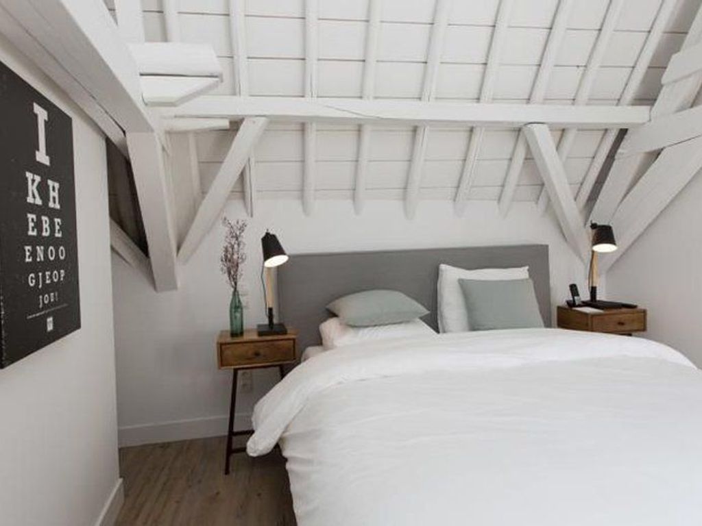 Eye Hotel