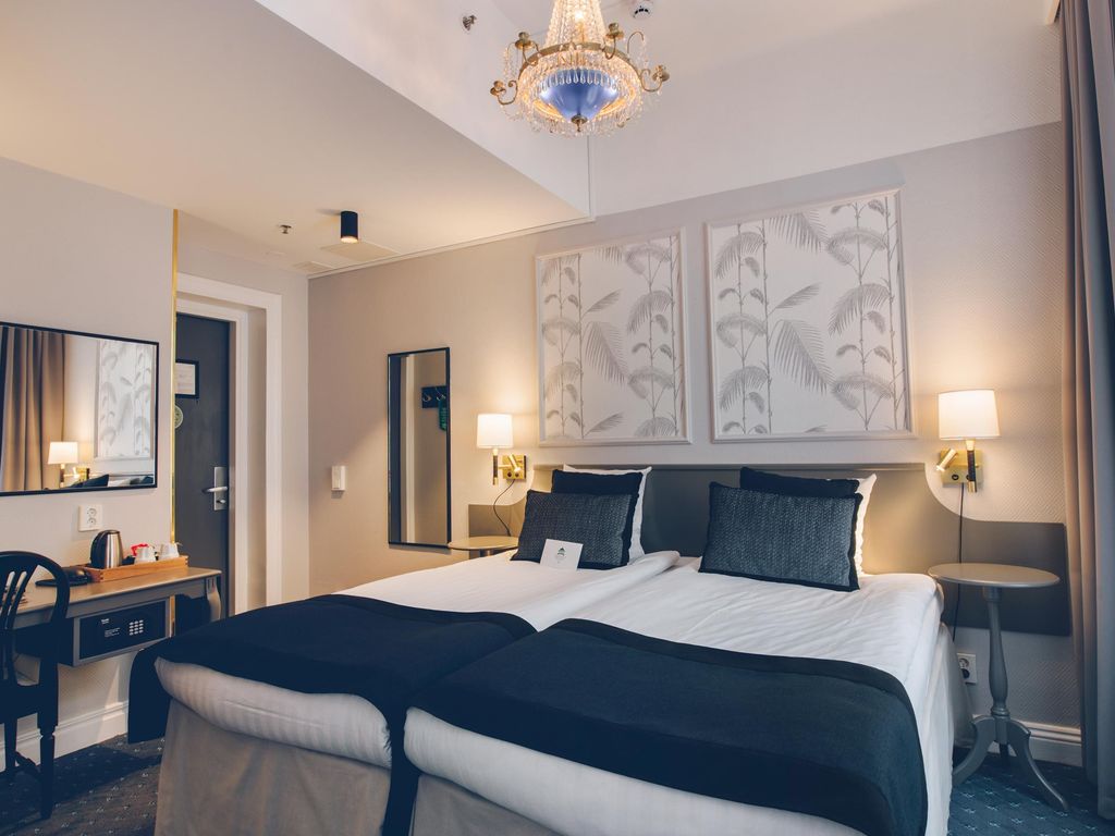 Crystal Plaza Hotel