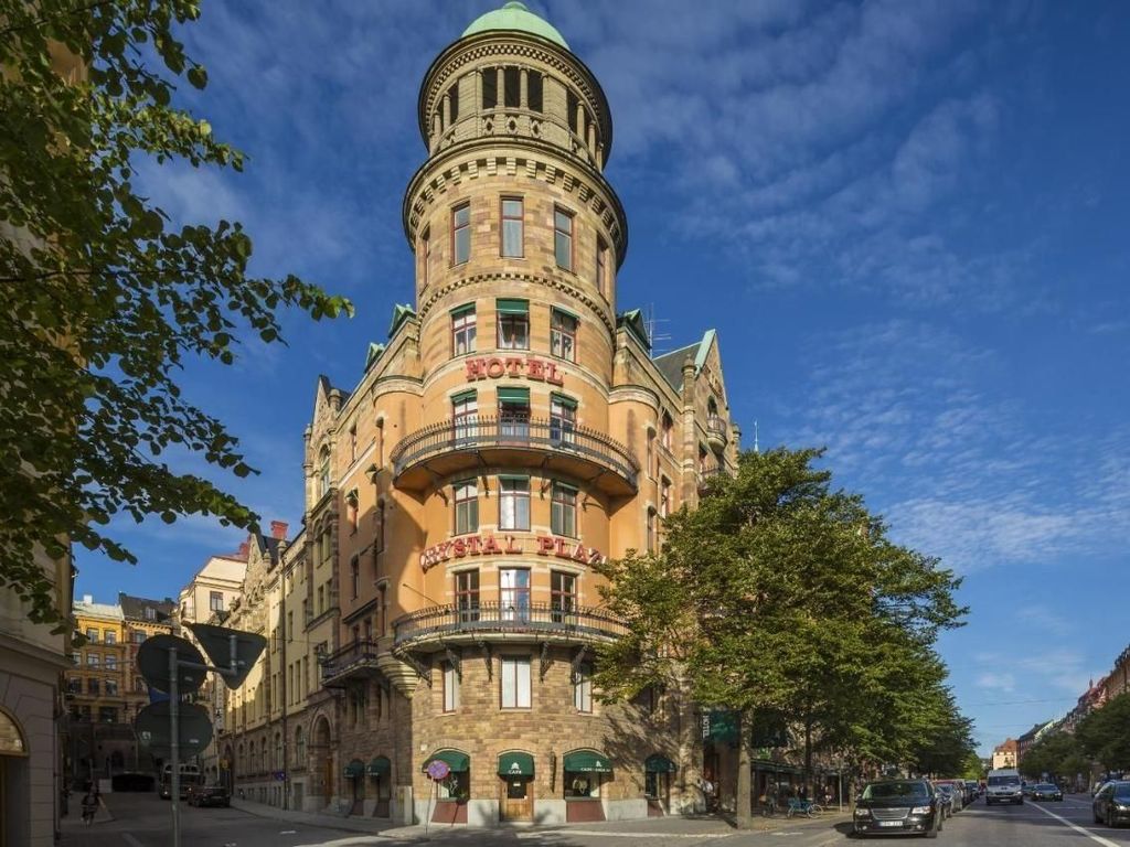 Crystal Plaza Hotel