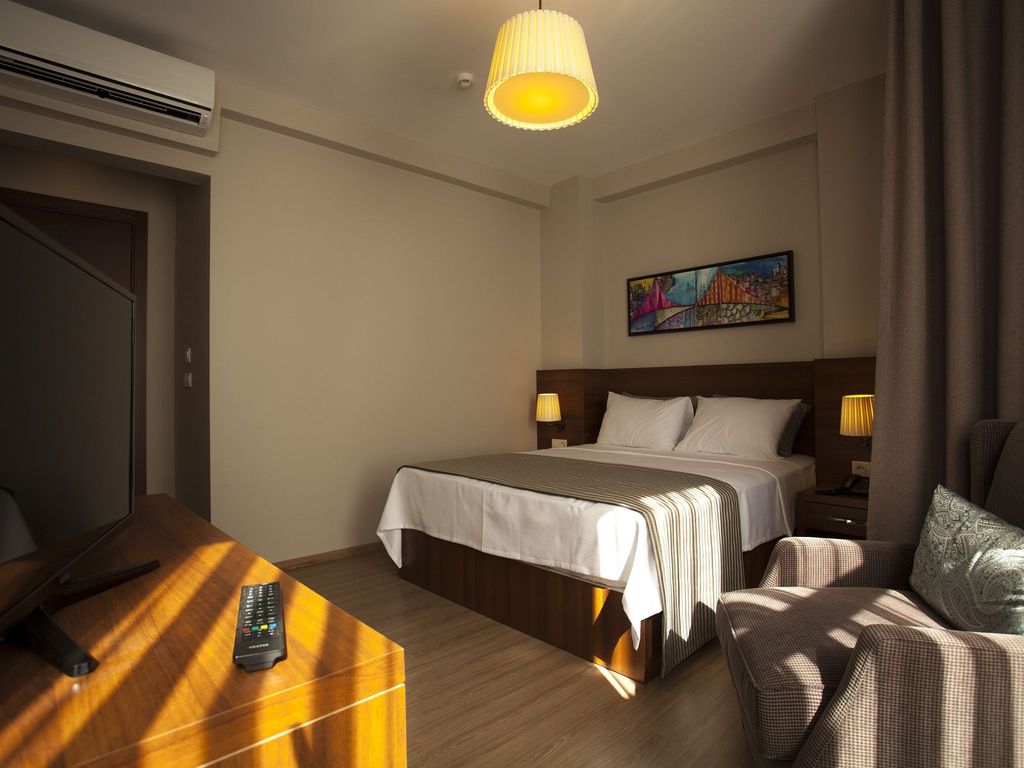Cordis Suites