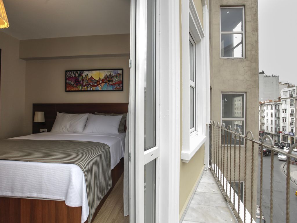 Cordis Suites
