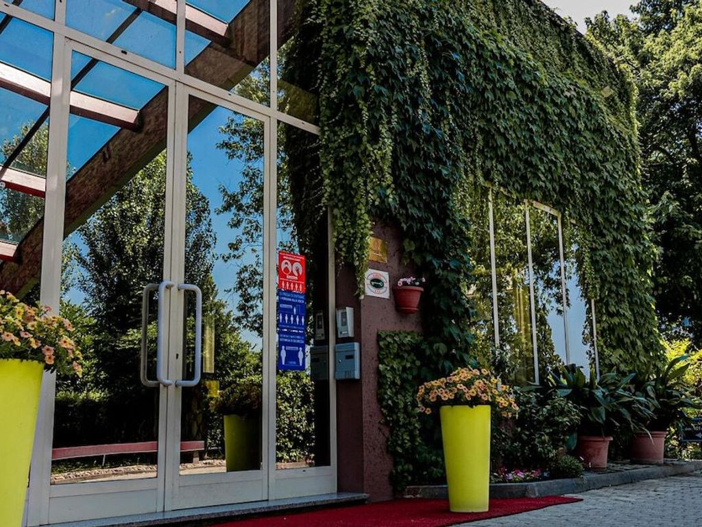 Business Hotel