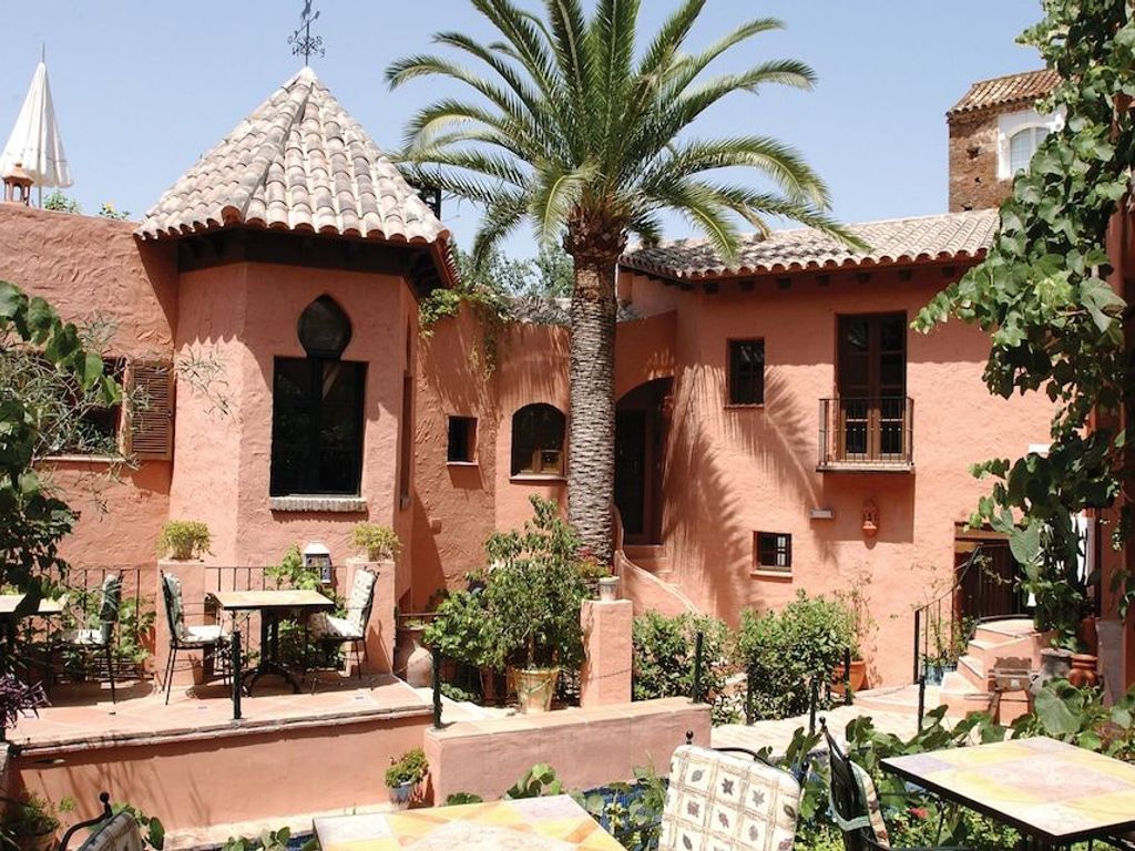 Amanhavis Hotel