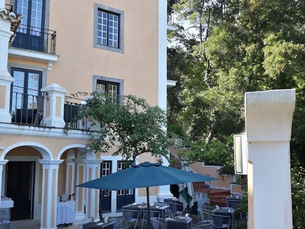 Lawrence's Hotel
