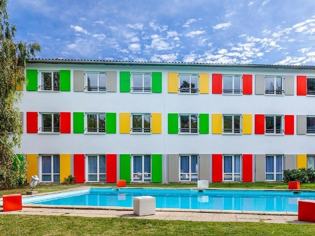 Hotel Full Colors