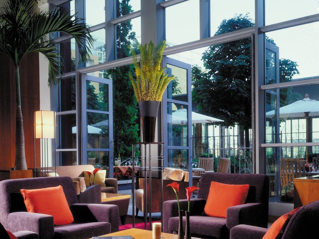 Canary Riverside Plaza Hotel