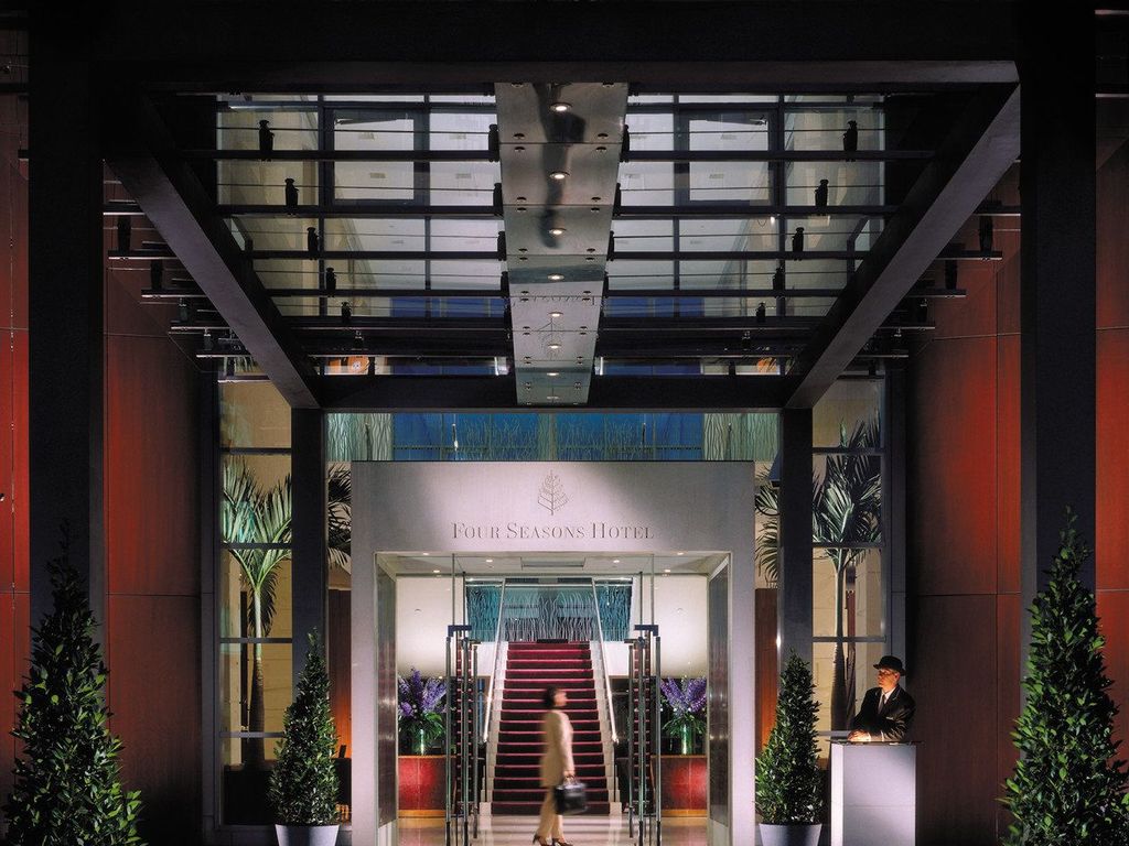 Canary Riverside Plaza Hotel