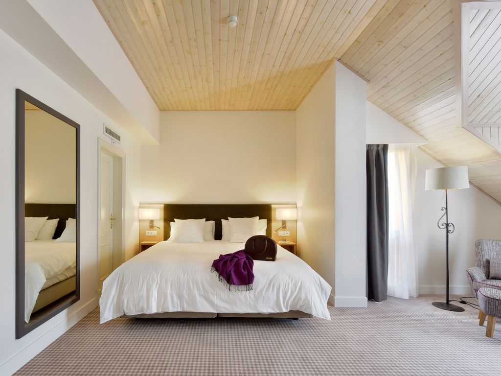La Barcarolle Hotel & Restaurant