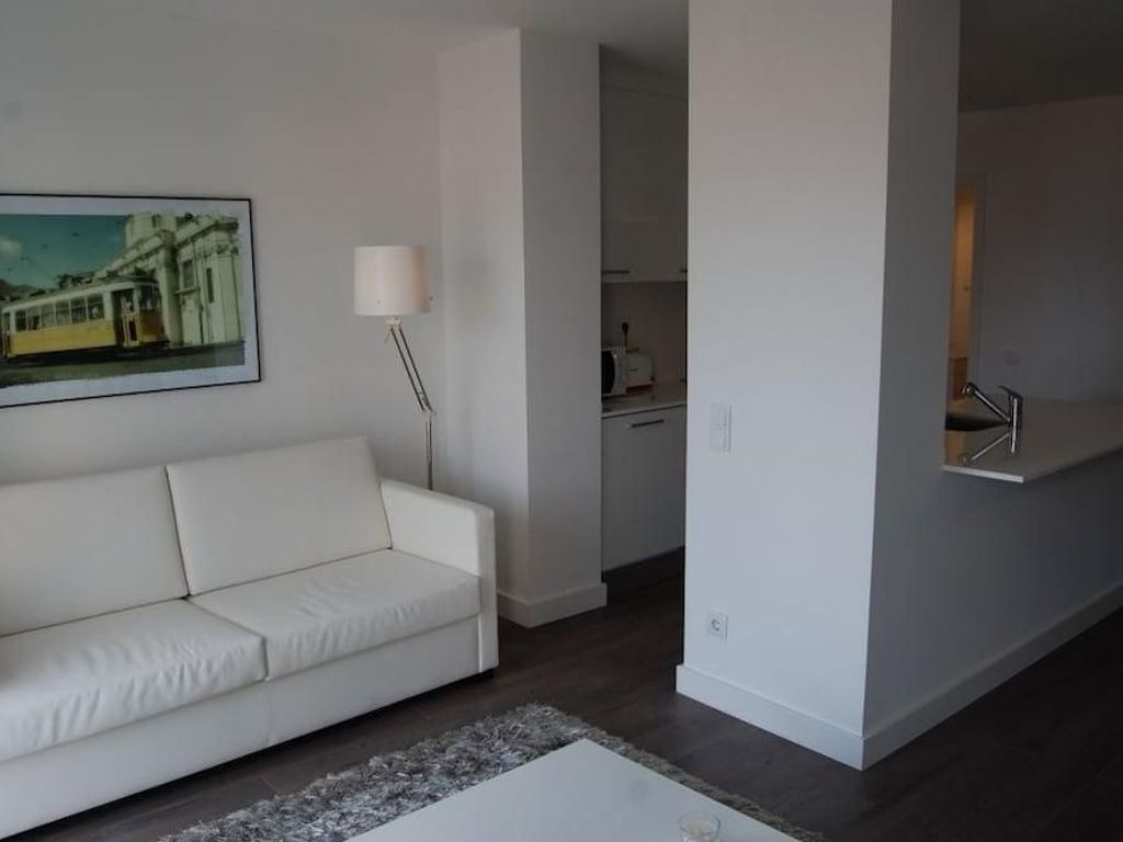 Wallis Apartments