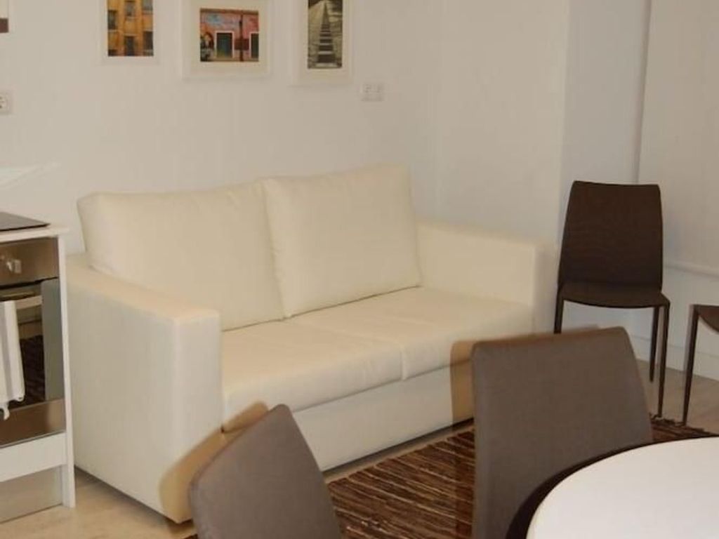 Wallis Apartments
