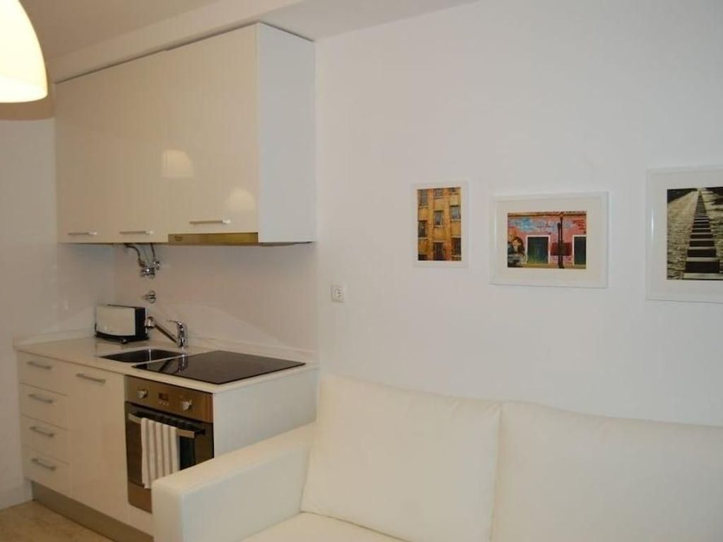Wallis Apartments
