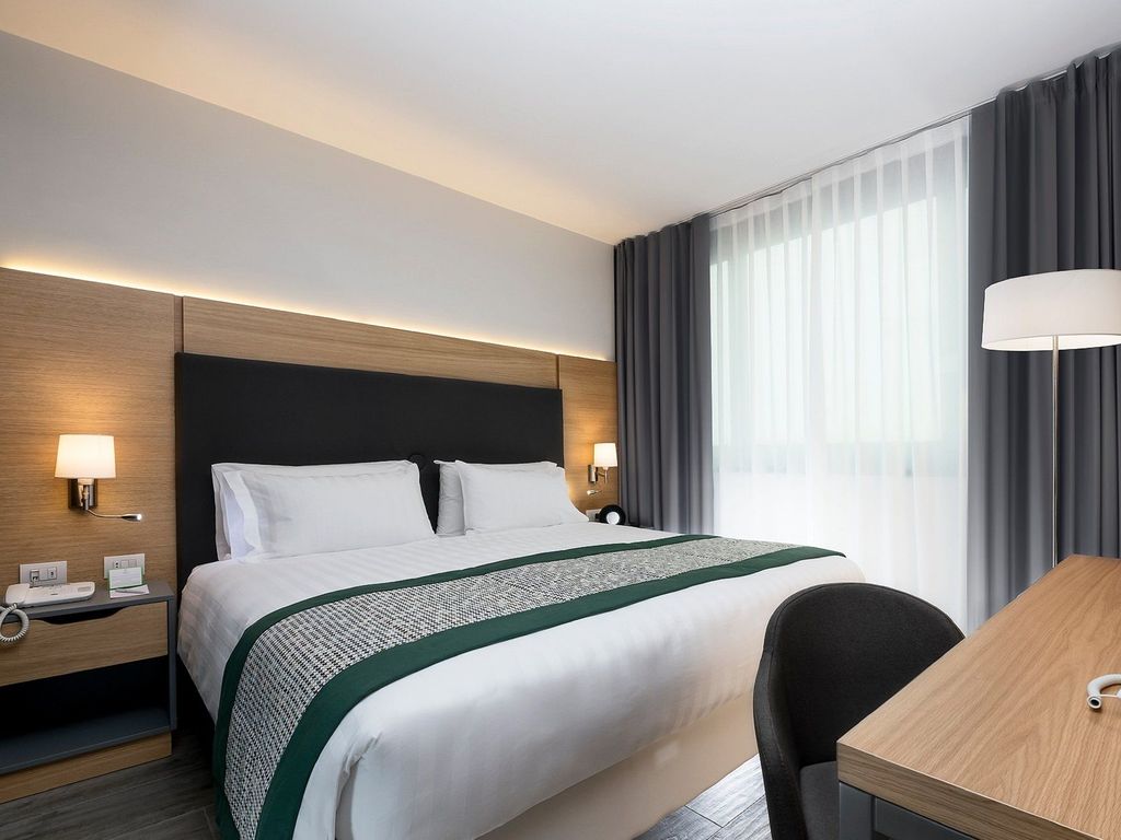 Holiday Inn NAPLES by IHG
