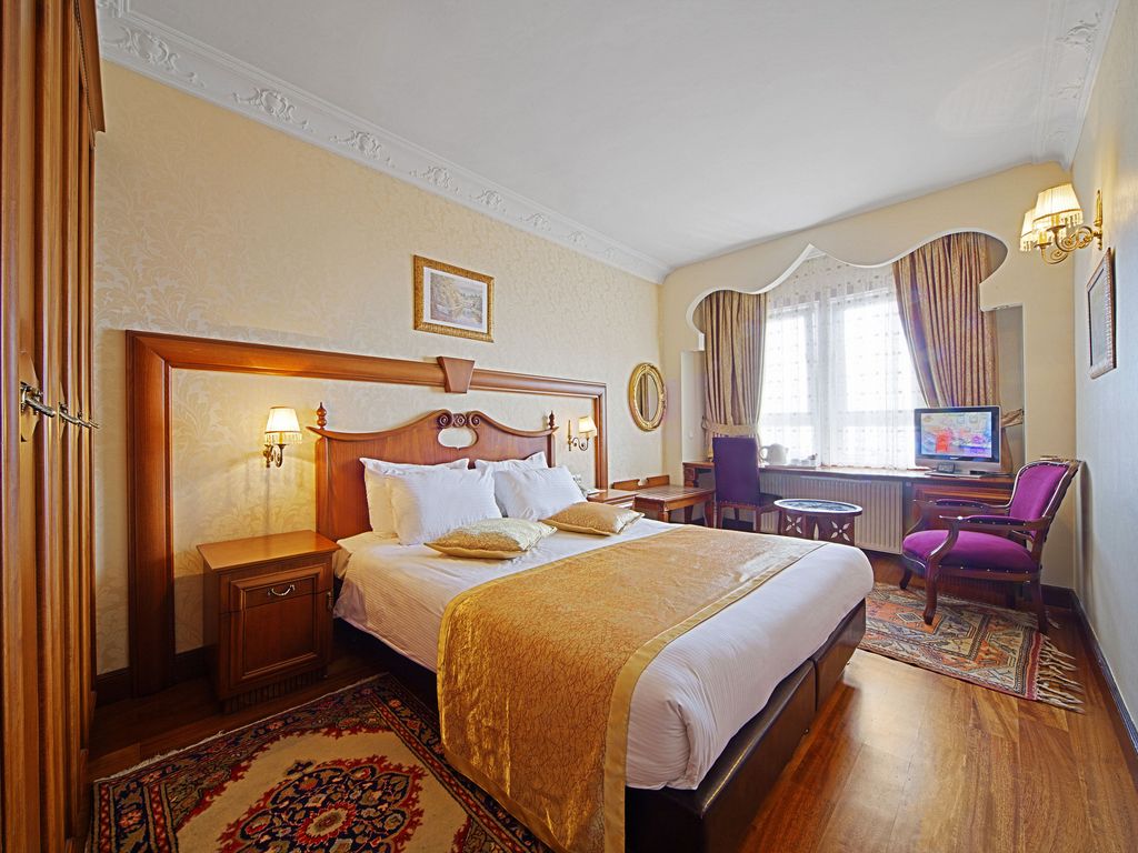 Azade Hotel