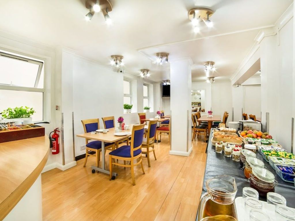 London Victoria OYO Townhouse New England