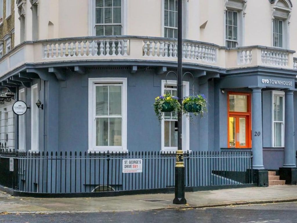 London Victoria OYO Townhouse New England