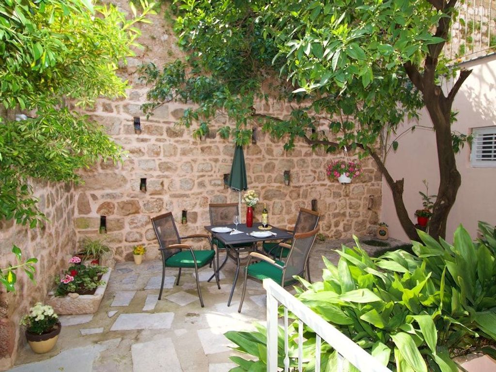 Divine Apartments