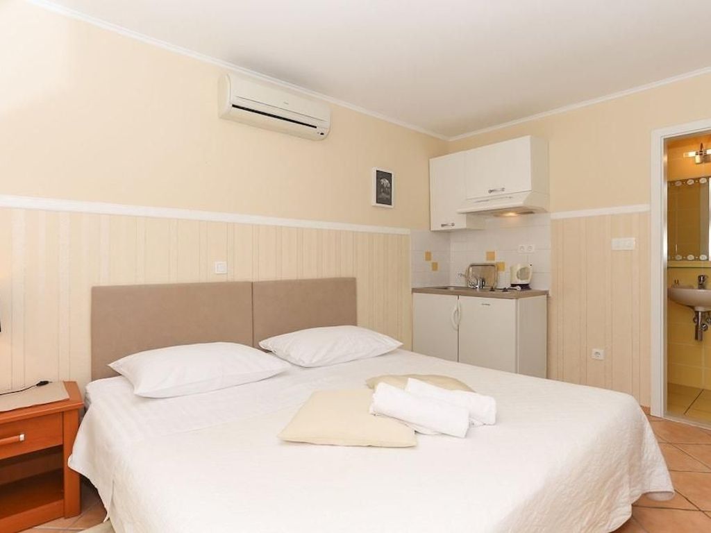 Apartments & Rooms Buble